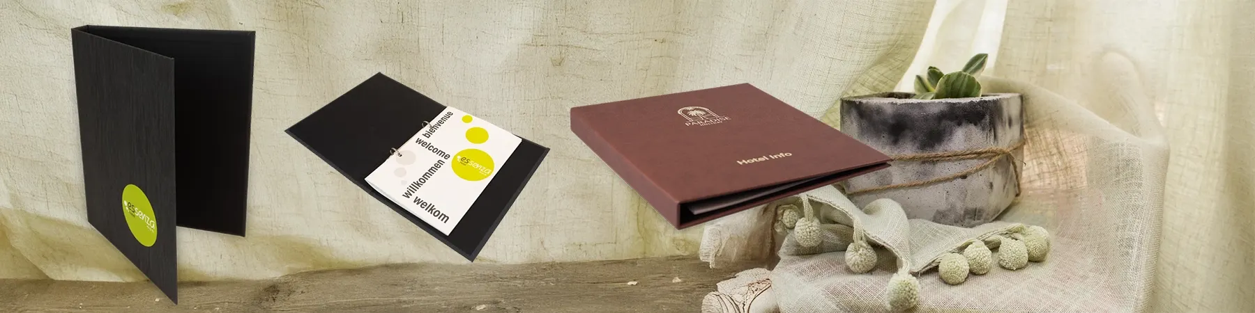 Un bandeau présentant des couvertures rigides personnalisées