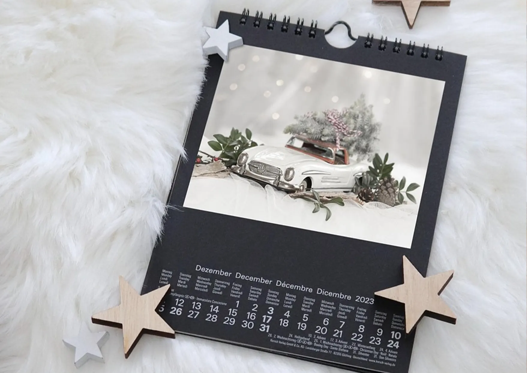 Photo d'un calendrier de couleur noir et personnalisé avec une photo.