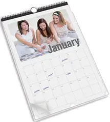 Présentation d'un calendrier professionnel à suspendre personnalisé avec photo représentant 3 femmes