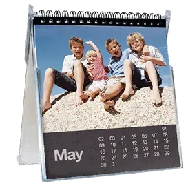 Présentation d'un calendrier de bureau personnalisé avec des photos