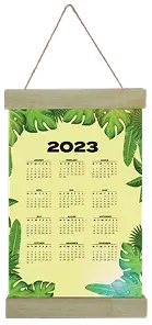 Présentation d'un calendrier professionnel à suspendre personnalisé avec photo représentant 1 femme qui marche dans un champ et portant une robe bleue