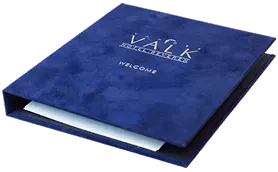 Classeur bleu recouvert de kasmir personnalisés avec un logo