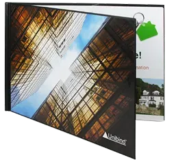 Couverture rigide format paysage avec personnalisation recto verso représentant ici une photo d'immeubles modernes