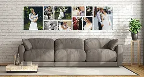 Au dessus d'un canapé gris, le mur dispose de plein d'impressions sur toile