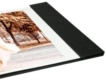 Détail du rabat magnétique de l'album photo en accordéon