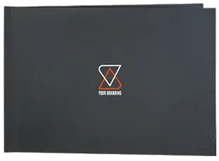 Album photo A4 paysage présentant la face avant noir avec sa personnalisation