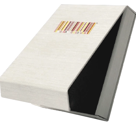 Une boîte format A5 à de couleur blanche personnalisée avec un logo type code barre réalisé en dorure