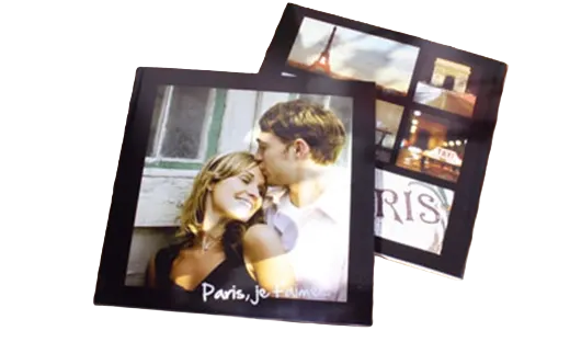 des tirages photo grand format d'un couple et de photos de la ville de Paris
