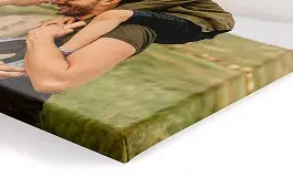 Détail d'un coin d'mpression sur toile montrant bien l'épaisseur de l'ouvrage